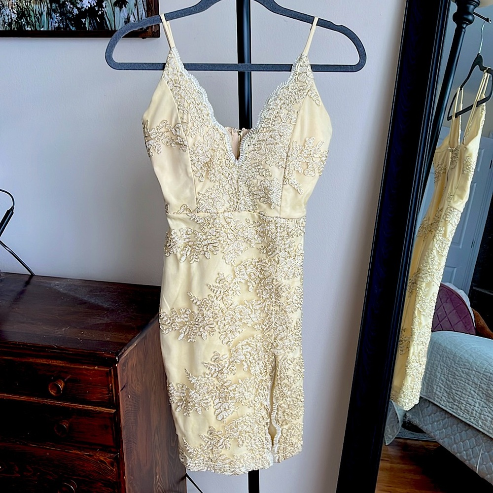 Yellow Windsor mini laced dress. Only worn once. So beautiful and unique!